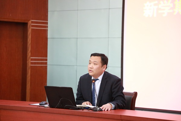 4.于海涛主任解读学生成长中心项目书.JPG