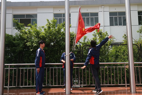 1.升国旗.JPG