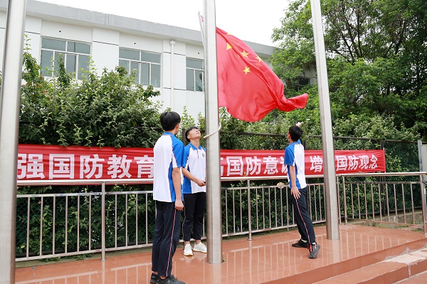 1.升国旗，奏唱国歌.JPG