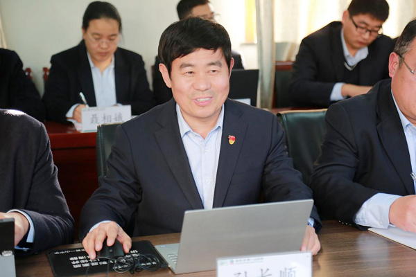 1.督导工作启动会上，执行校长孙长顺向督导组作《搞好项目管理，撬动生命成长》专题汇报.png