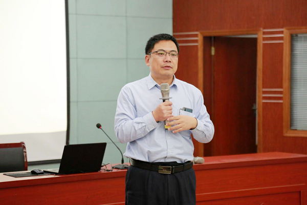 6.集团学生成长研究院院长李刚为年级主任、首席导师作培训.png