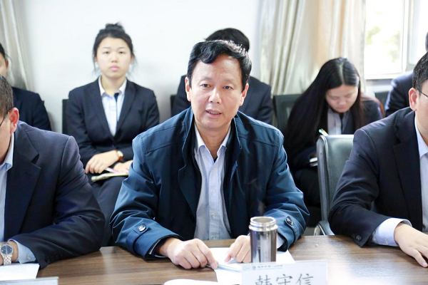 9.集团韩守信副校长为学校全体干部作培训.png